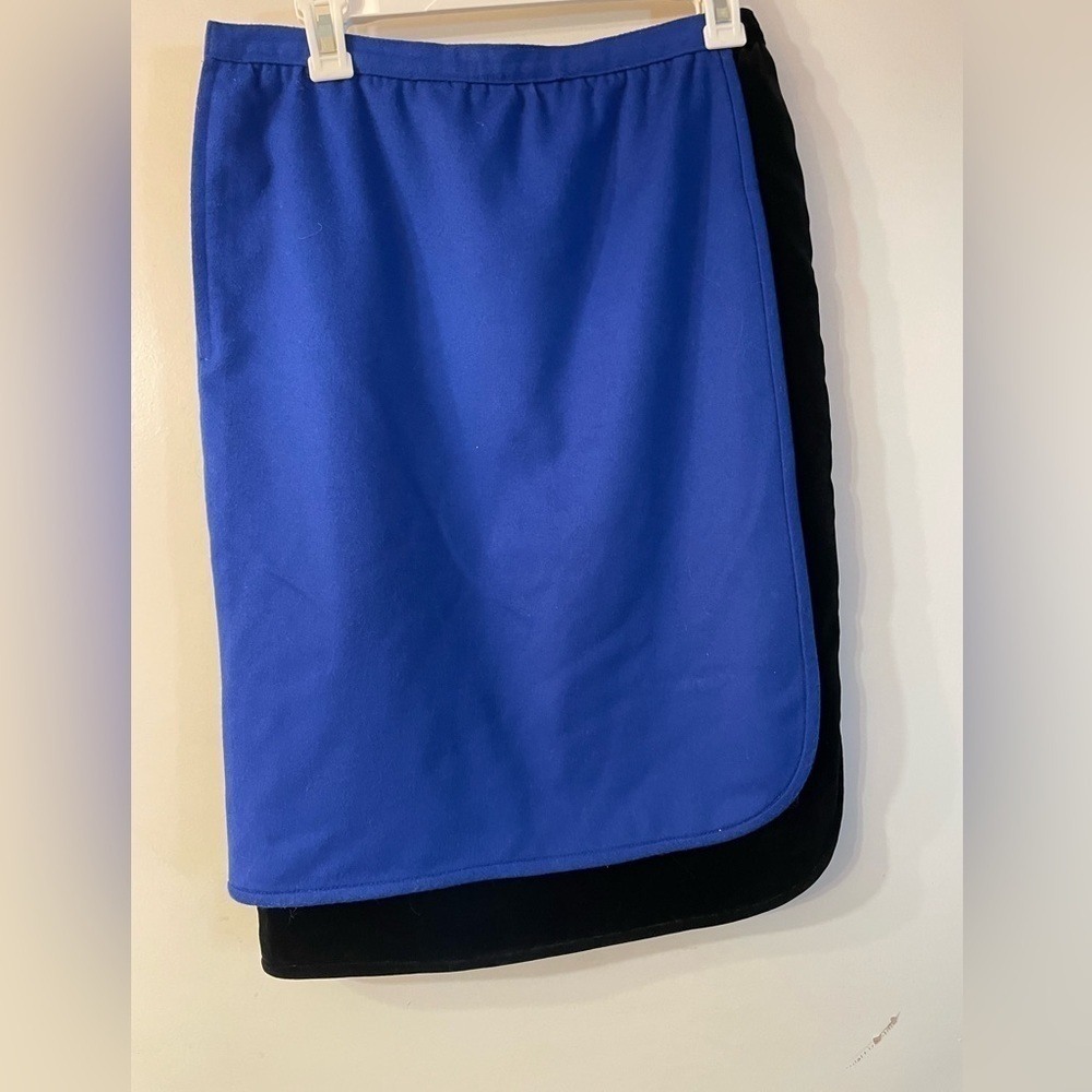 Vintage Valentino Boutique.  Wool and velvet skirt. Classic style - Picture 4 of 4